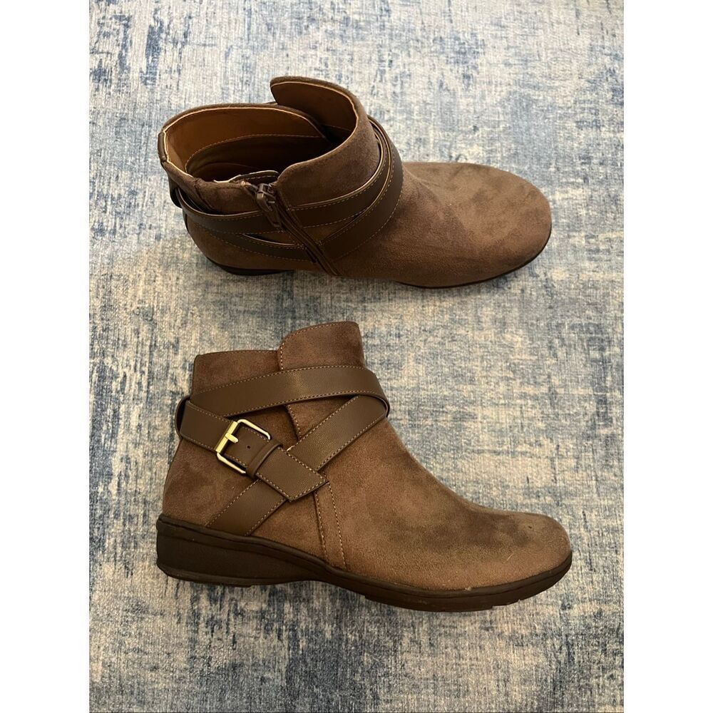 Comfortview Brown Faux Suede Leather Bronte Side Zip Ankle Booties Size 7 Wide